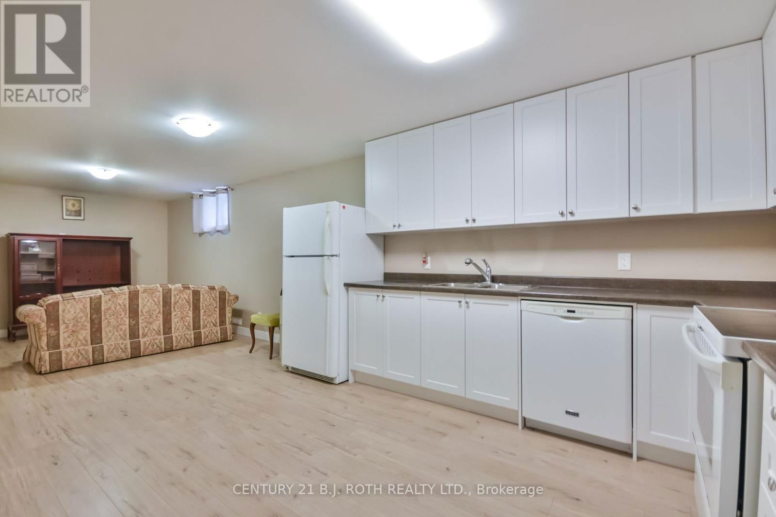 77 SUN KING CRESCENT Image 20