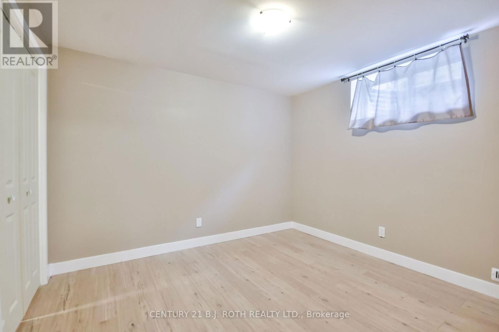 77 SUN KING CRESCENT Image 26