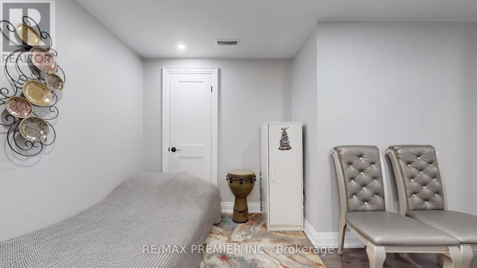 75 FOX RUN Image 31