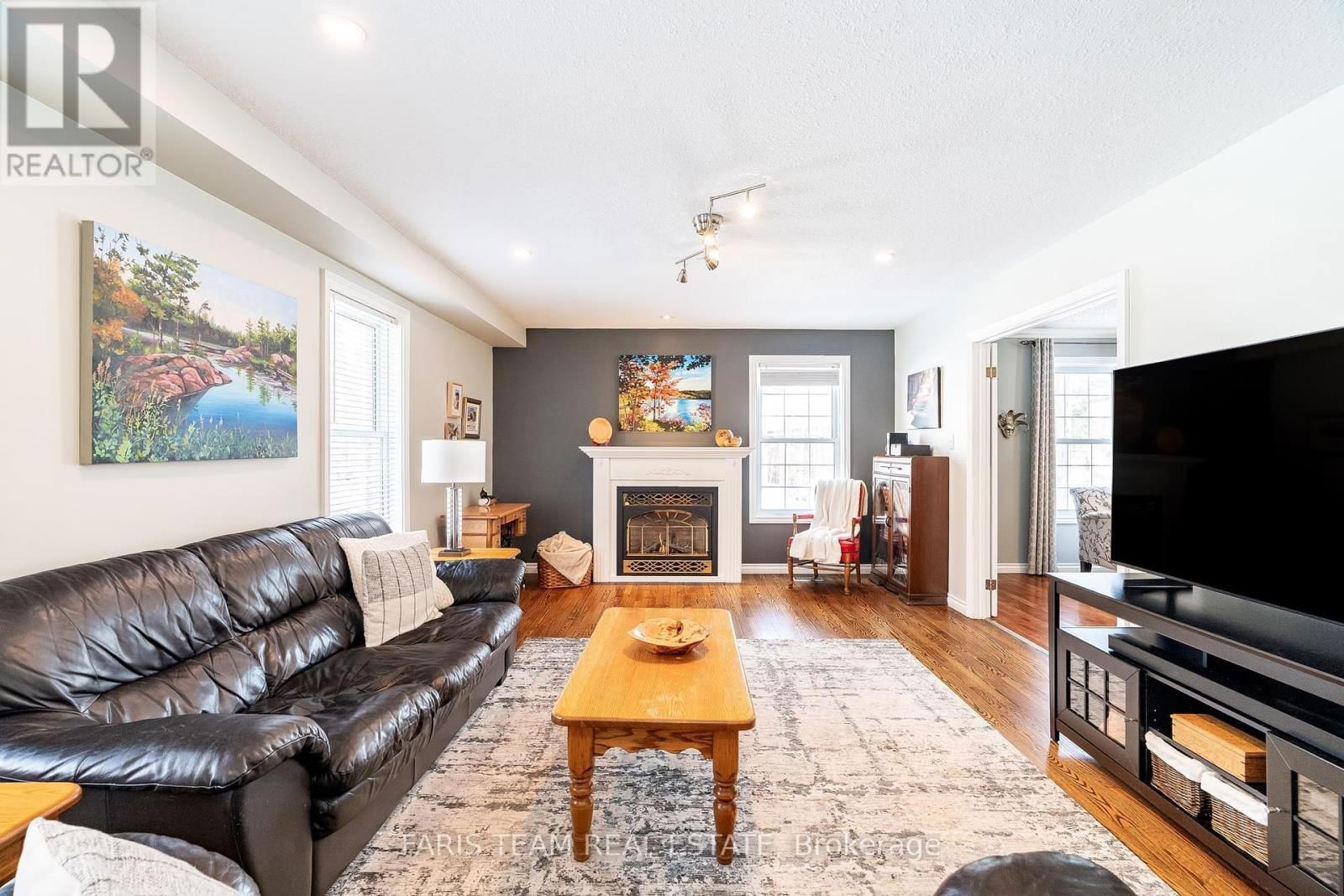 64 GOLDFINCH CRESCENT Image 10
