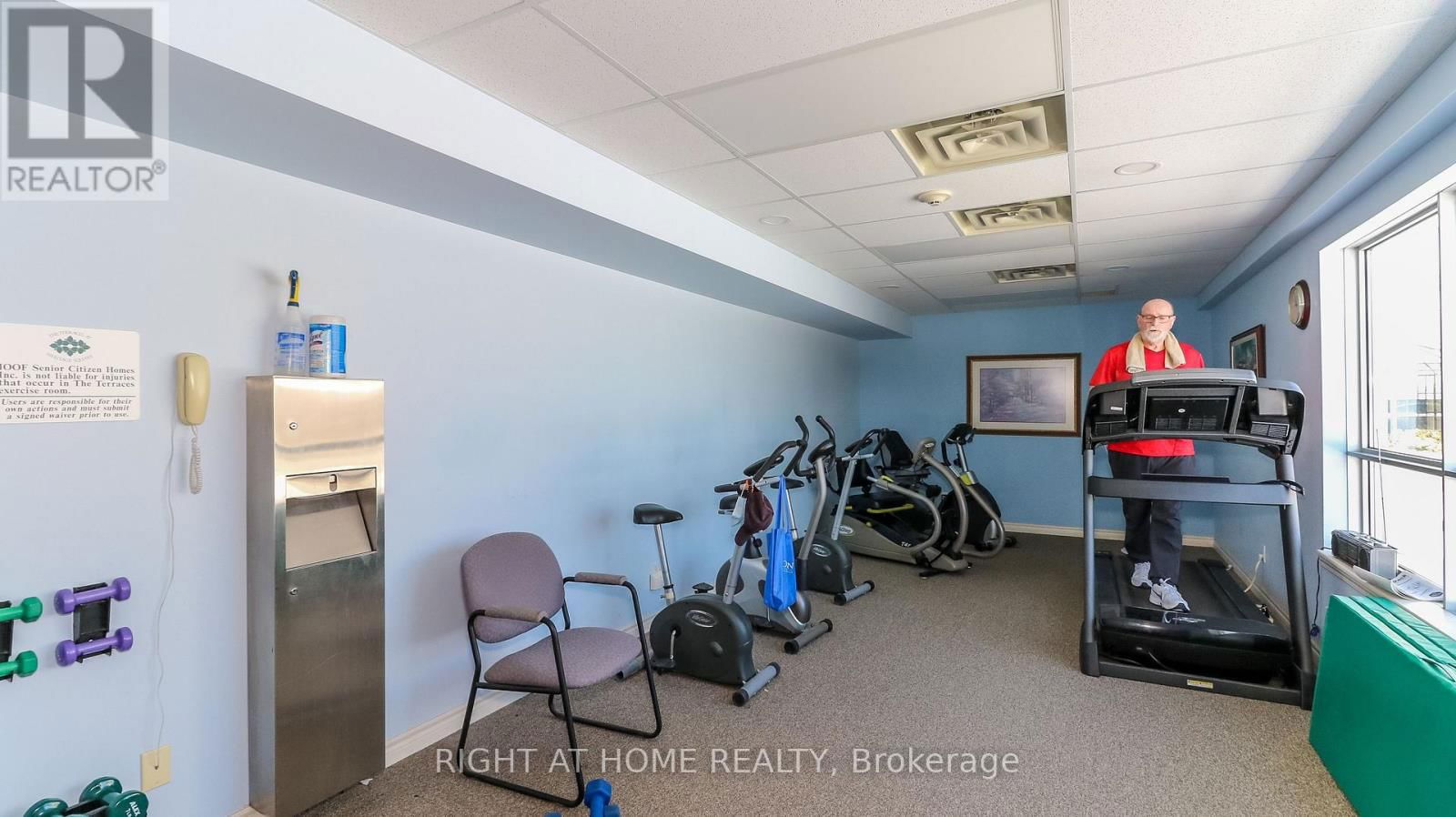 201 - 90 DEAN AVENUE Image 3