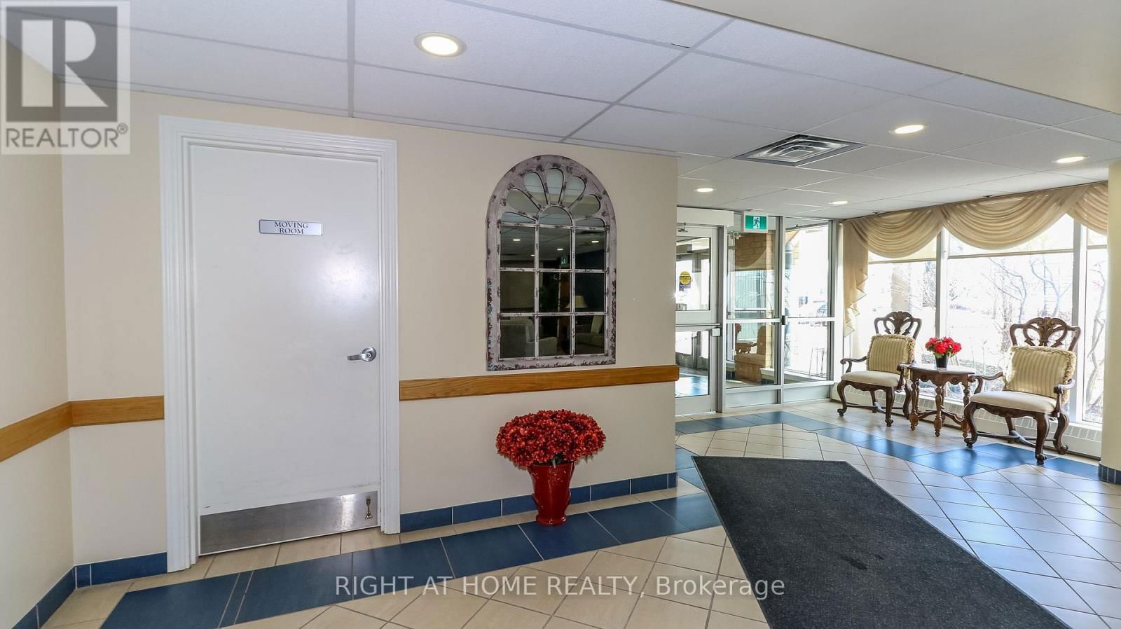 201 - 90 DEAN AVENUE Image 8