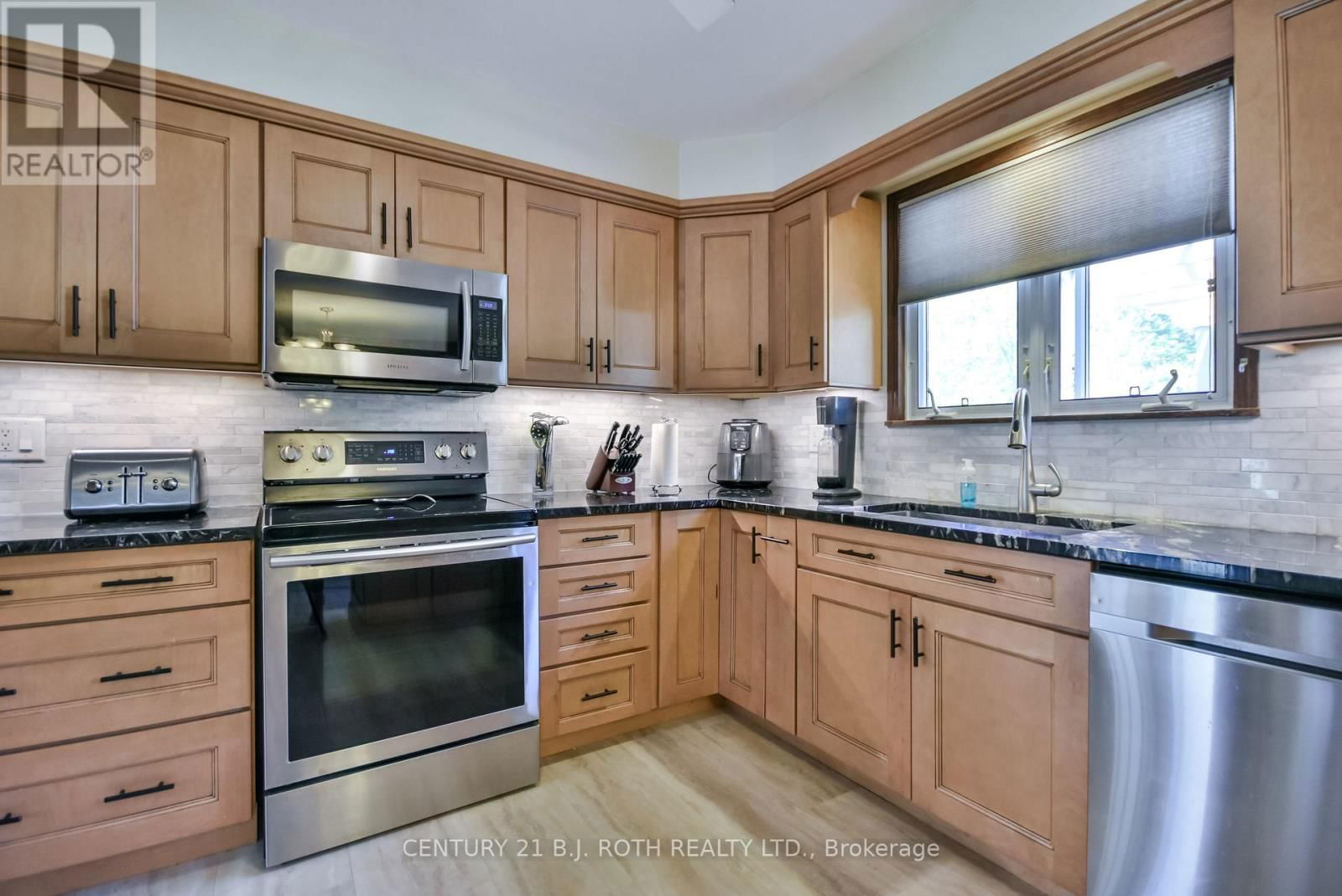 202 CRAWFORD STREET Image 14