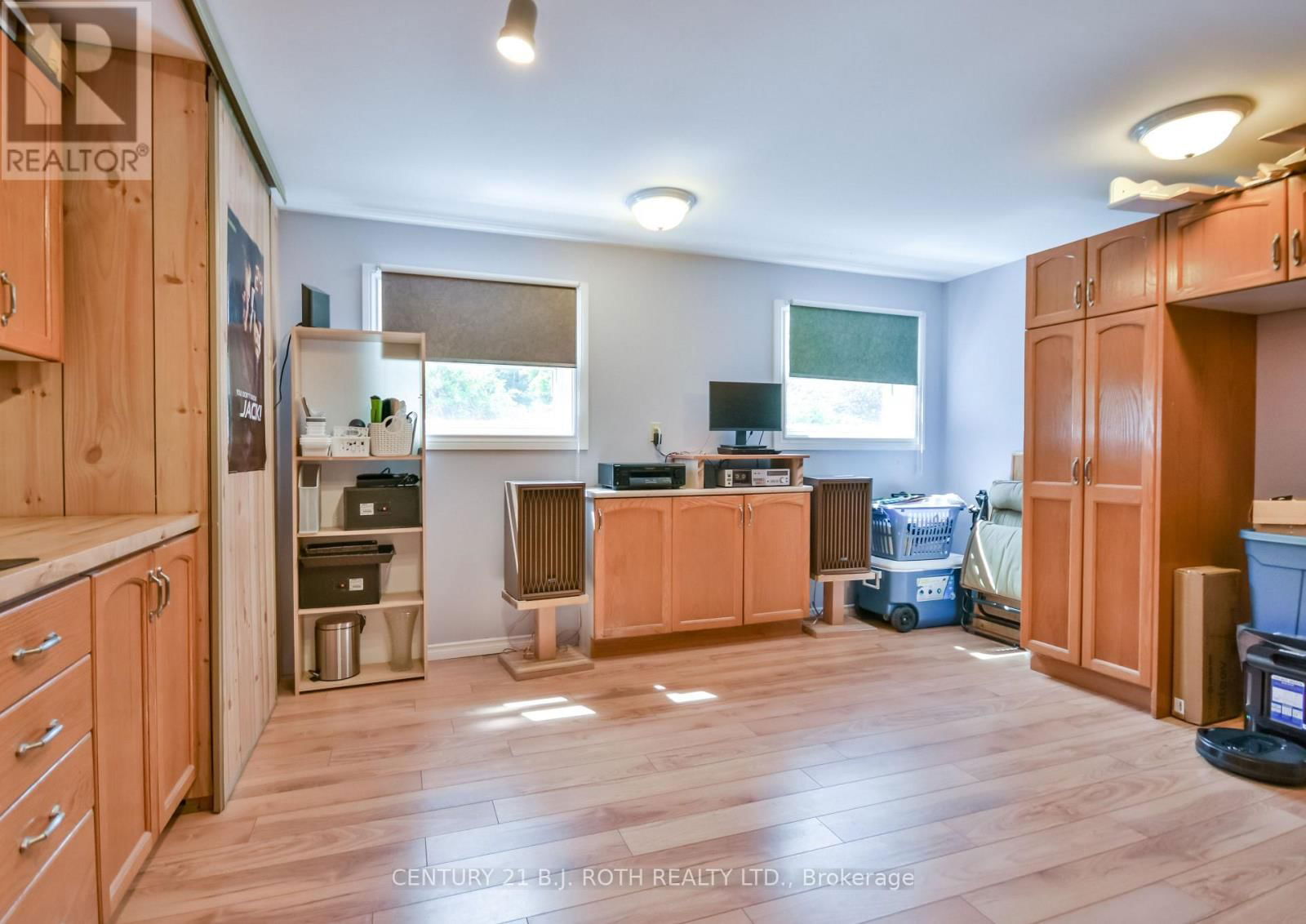 202 CRAWFORD STREET Image 35