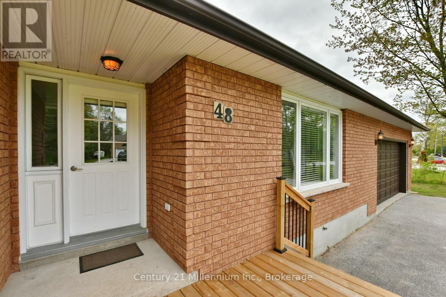 48 INDIANOLA CRESCENT Image 3