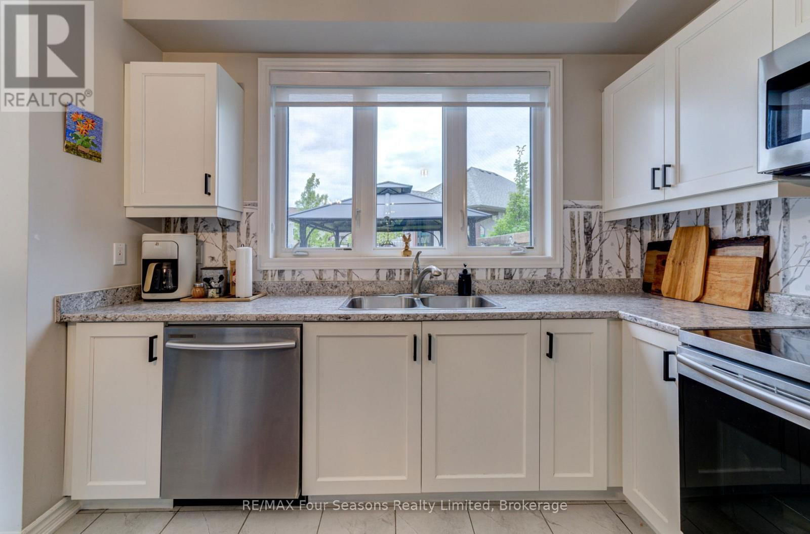 36 LETT AVENUE Image 18