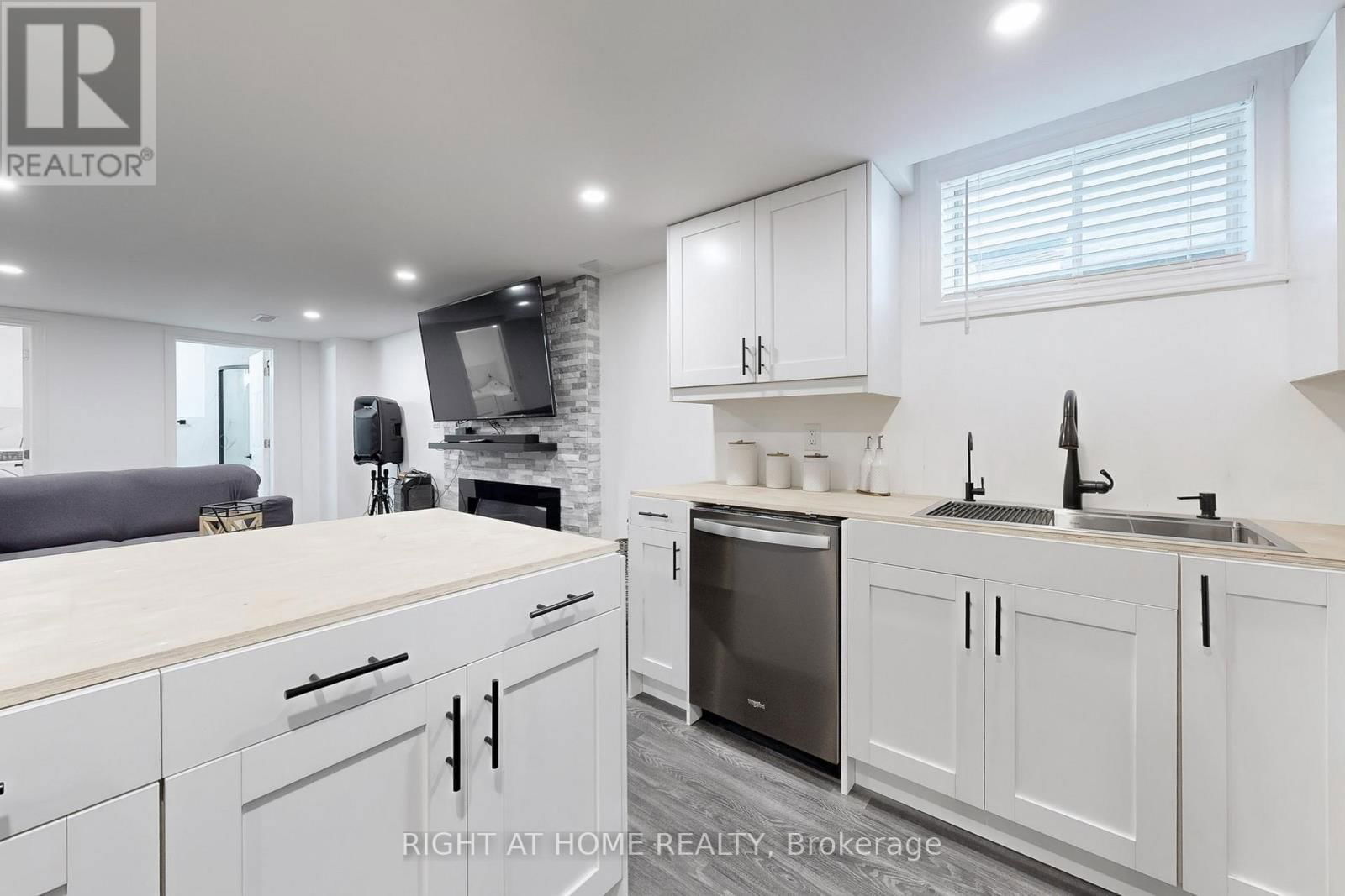 418 MAPLETON AVENUE Image 26