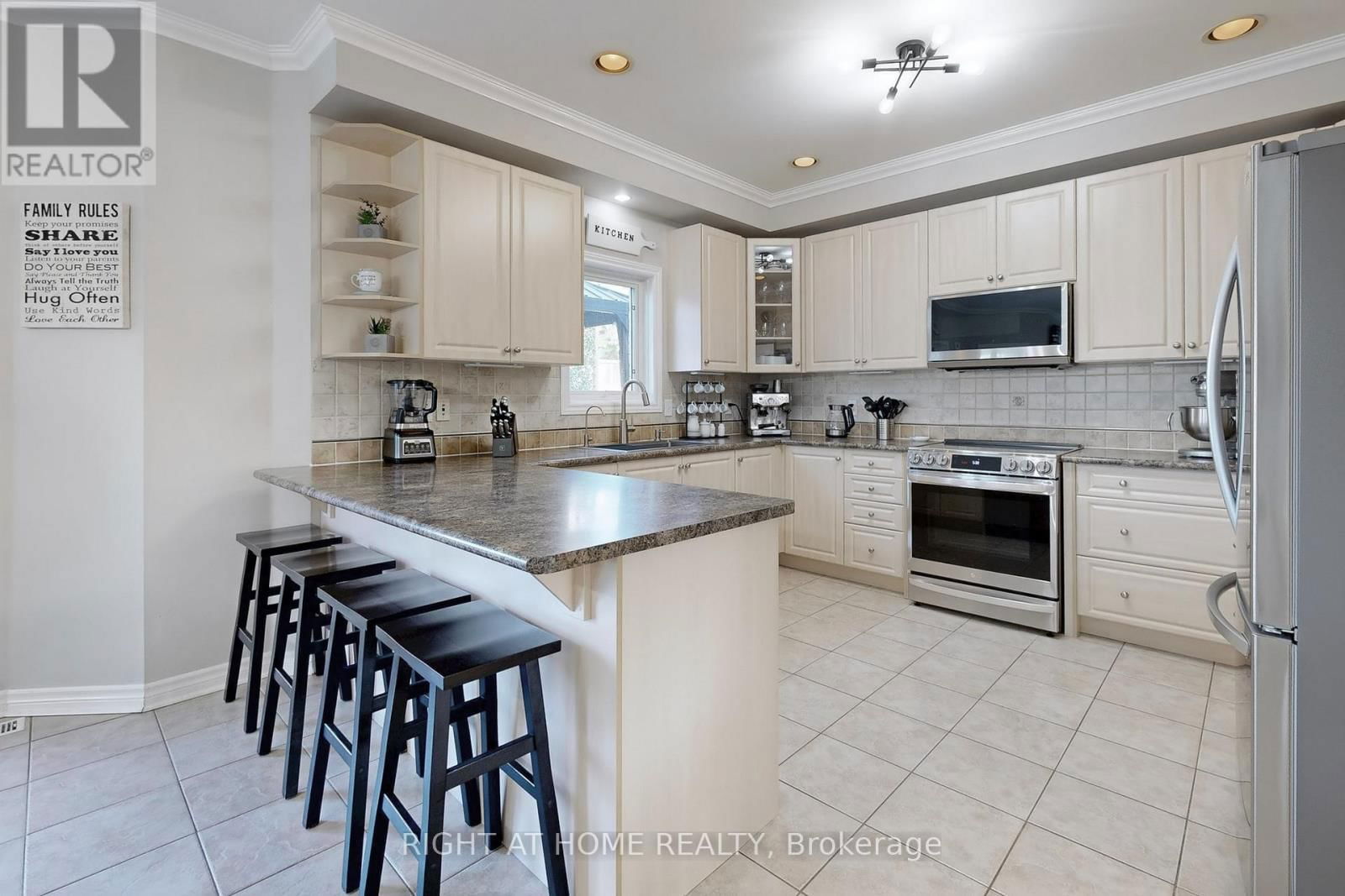 418 MAPLETON AVENUE Image 3