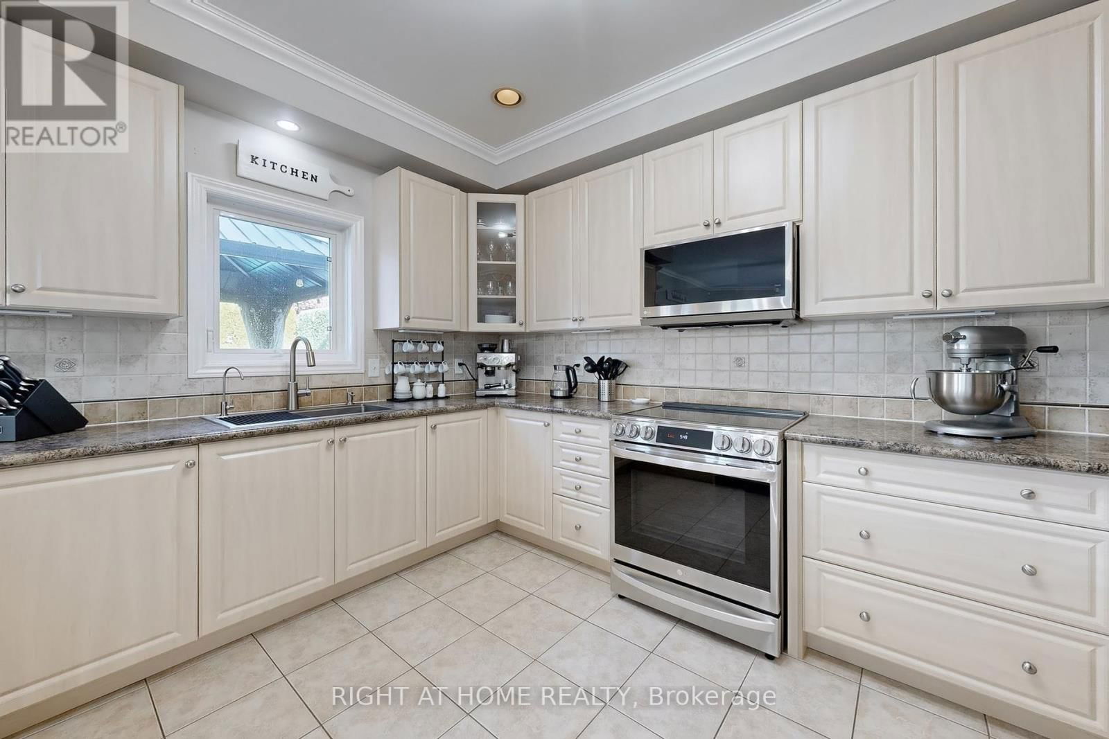 418 MAPLETON AVENUE Image 6