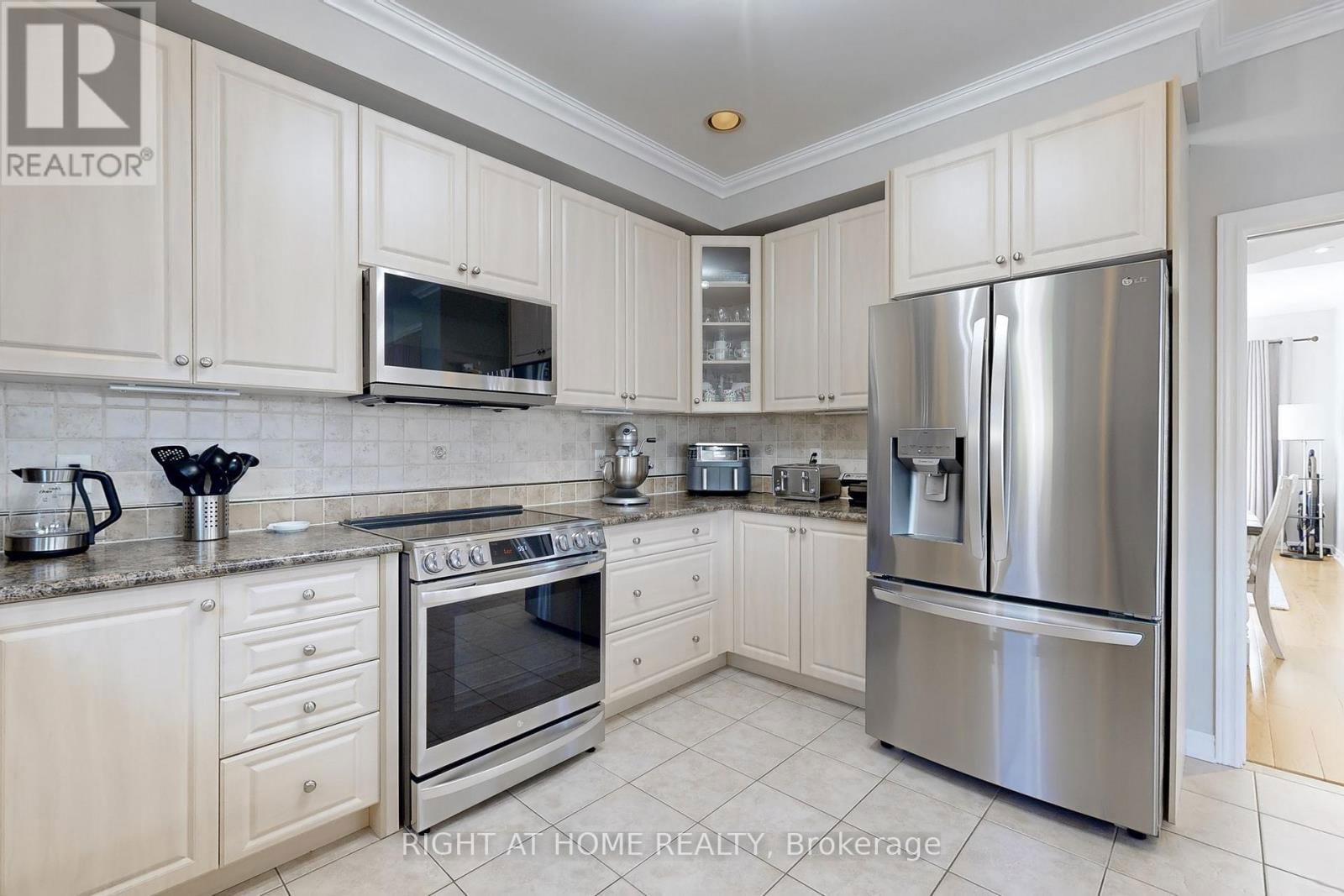 418 MAPLETON AVENUE Image 7