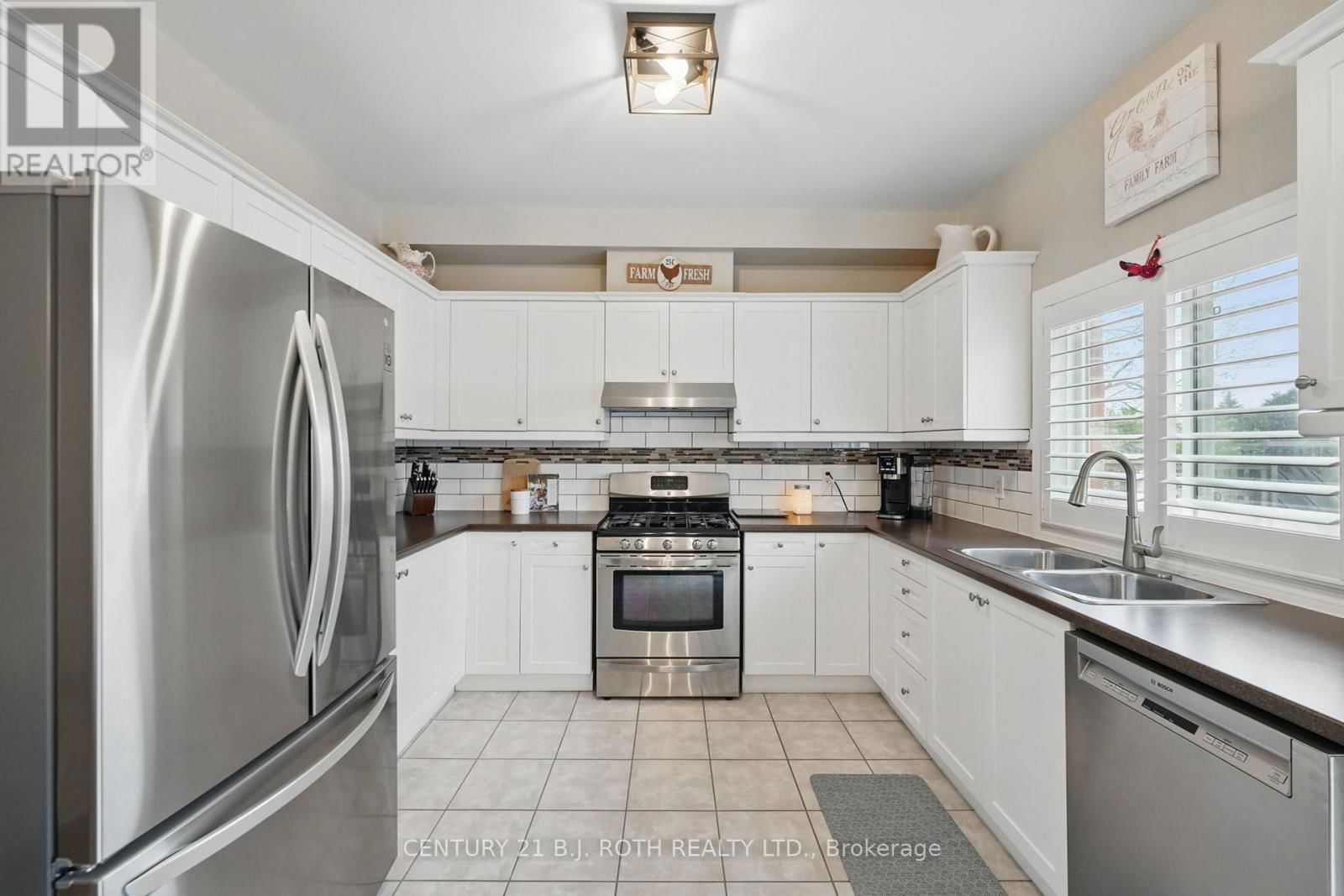 4 CLAUDIO CRESCENT Image 14