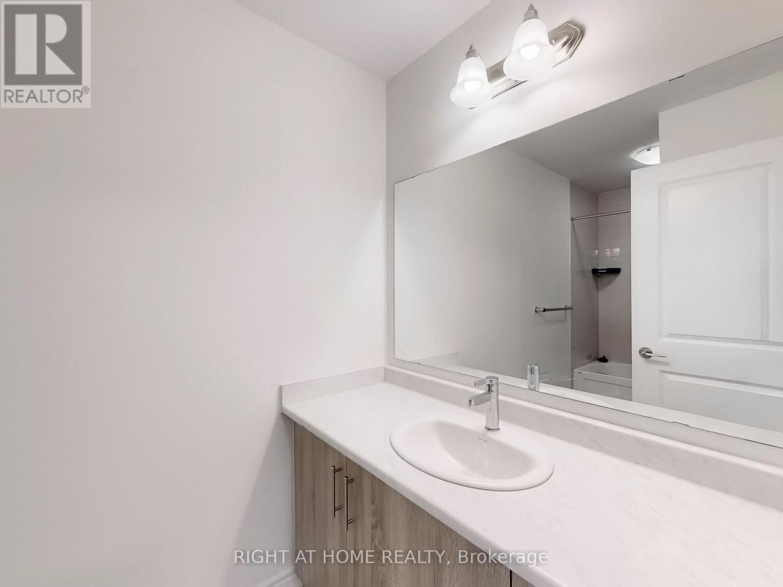71 PHOENIX BOULEVARD Image 19
