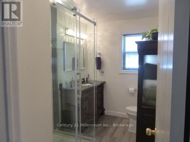 15 HARBOUR CRESCENT Image 11