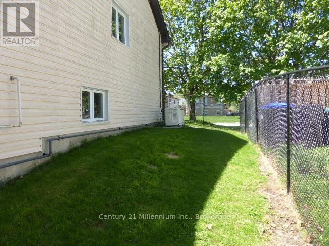 15 HARBOUR CRESCENT Image 32