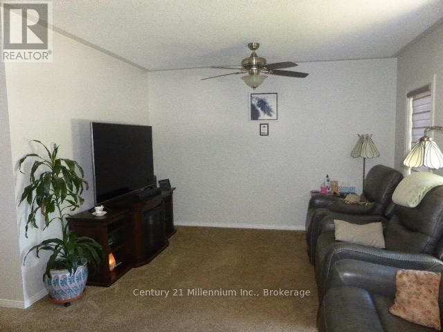 15 HARBOUR CRESCENT Image 8