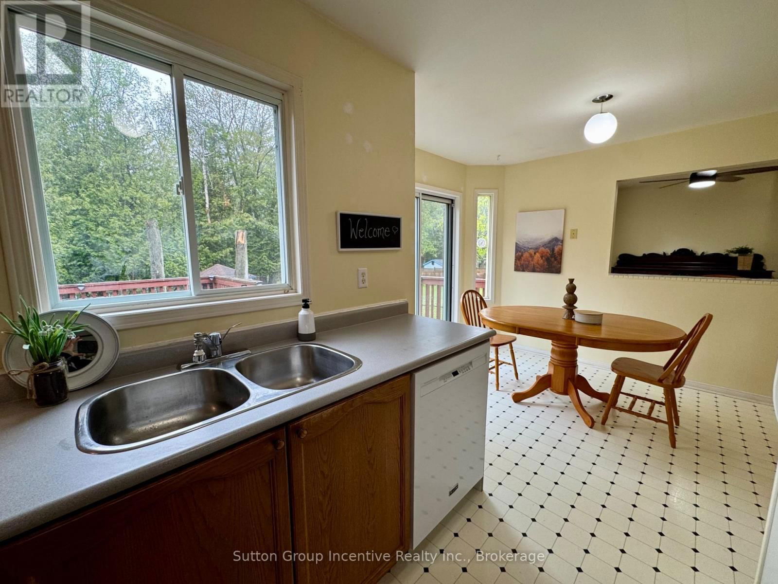4 BUSH CRESCENT Image 13