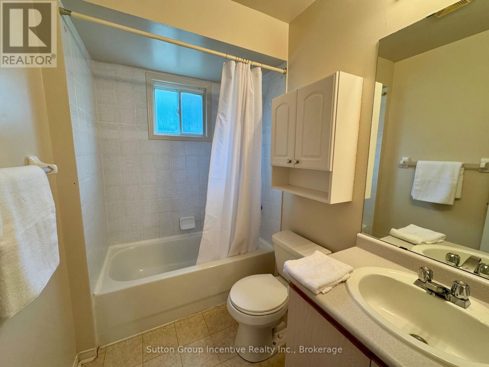 4 BUSH CRESCENT Image 15