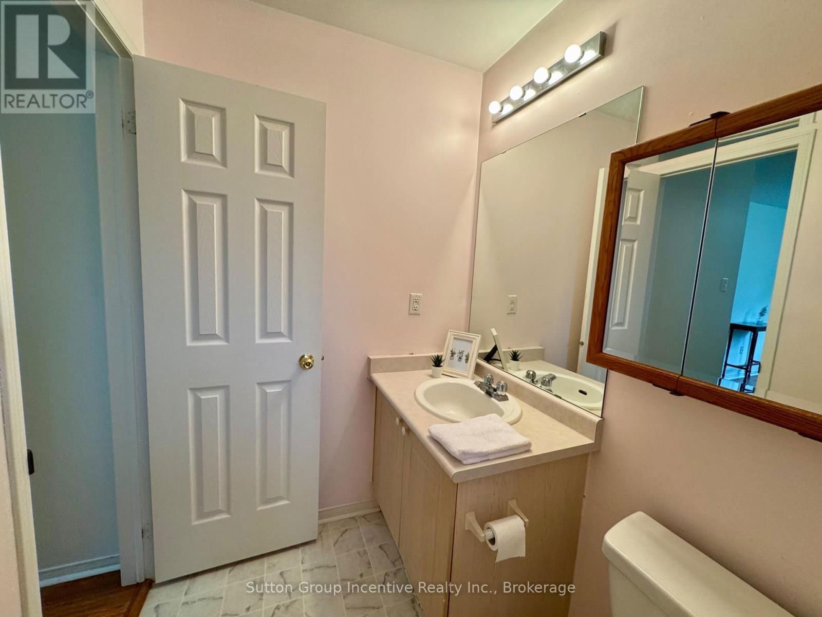 4 BUSH CRESCENT Image 18