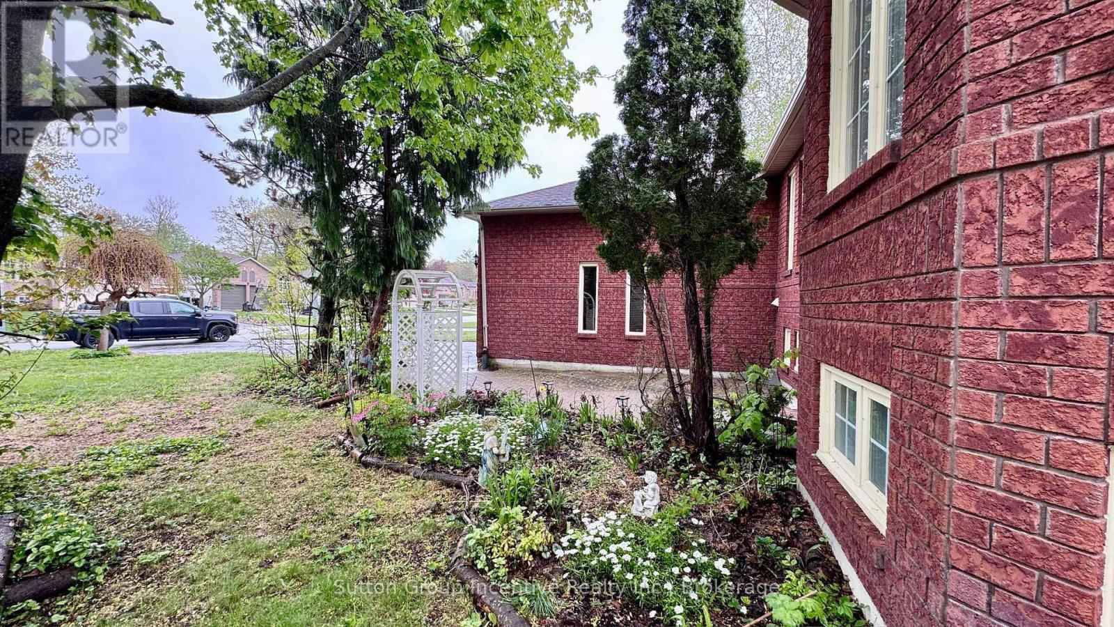 4 BUSH CRESCENT Image 33