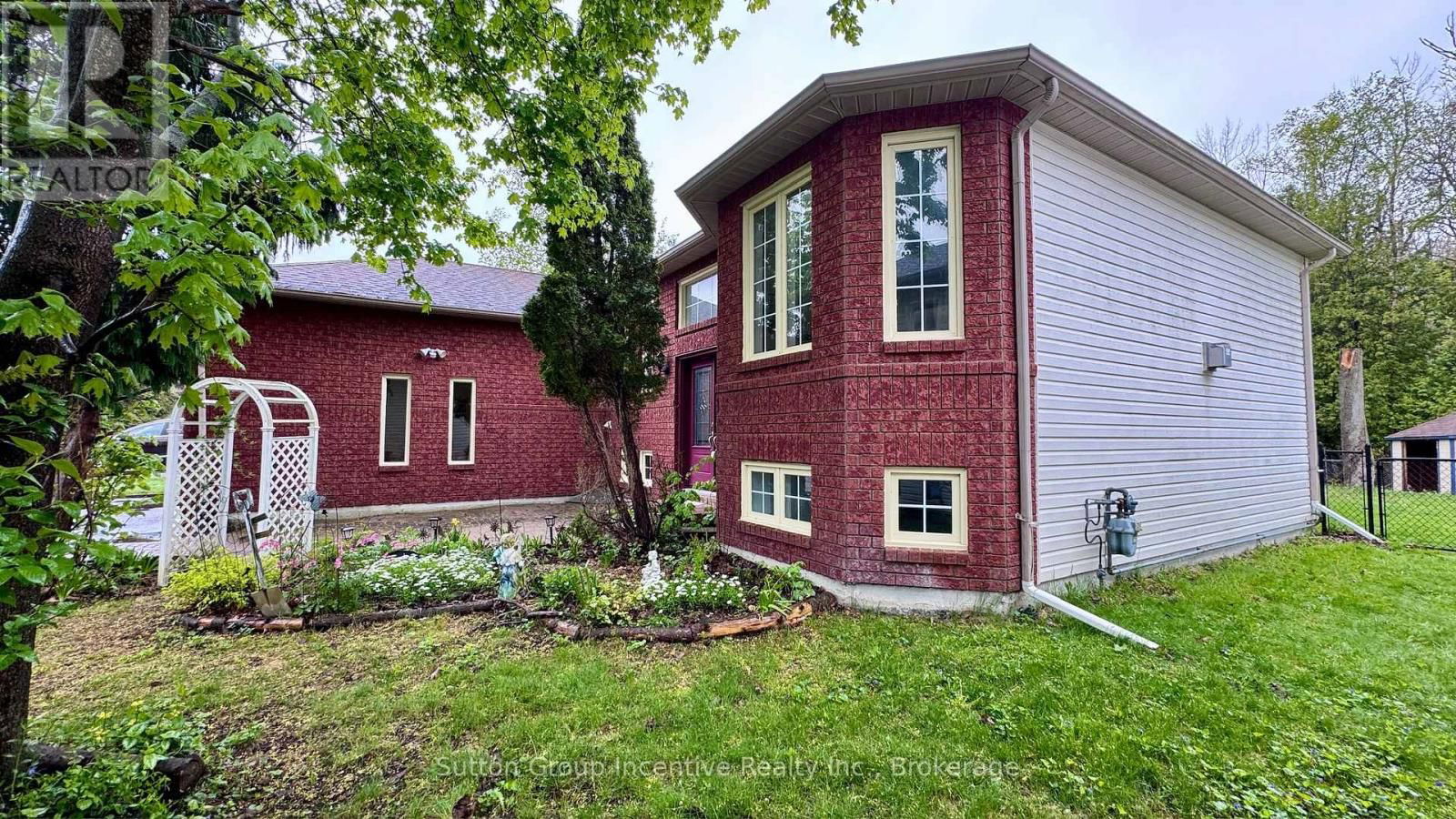 4 BUSH CRESCENT Image 35