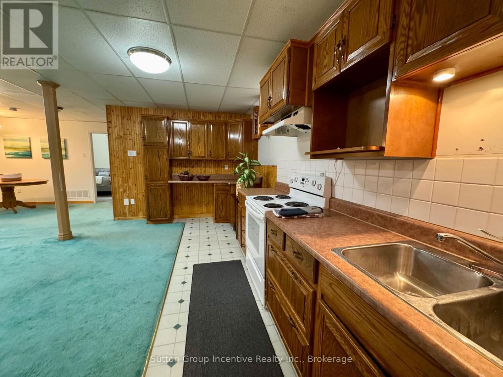 4 BUSH CRESCENT Image 38