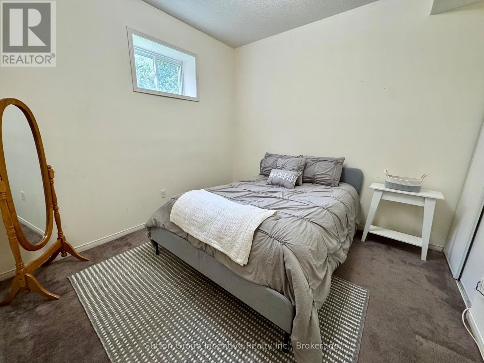 4 BUSH CRESCENT Image 43
