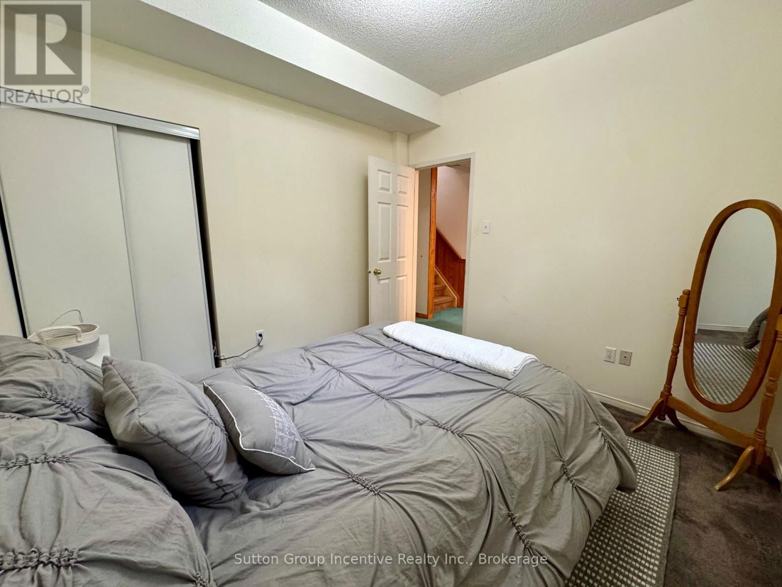 4 BUSH CRESCENT Image 44