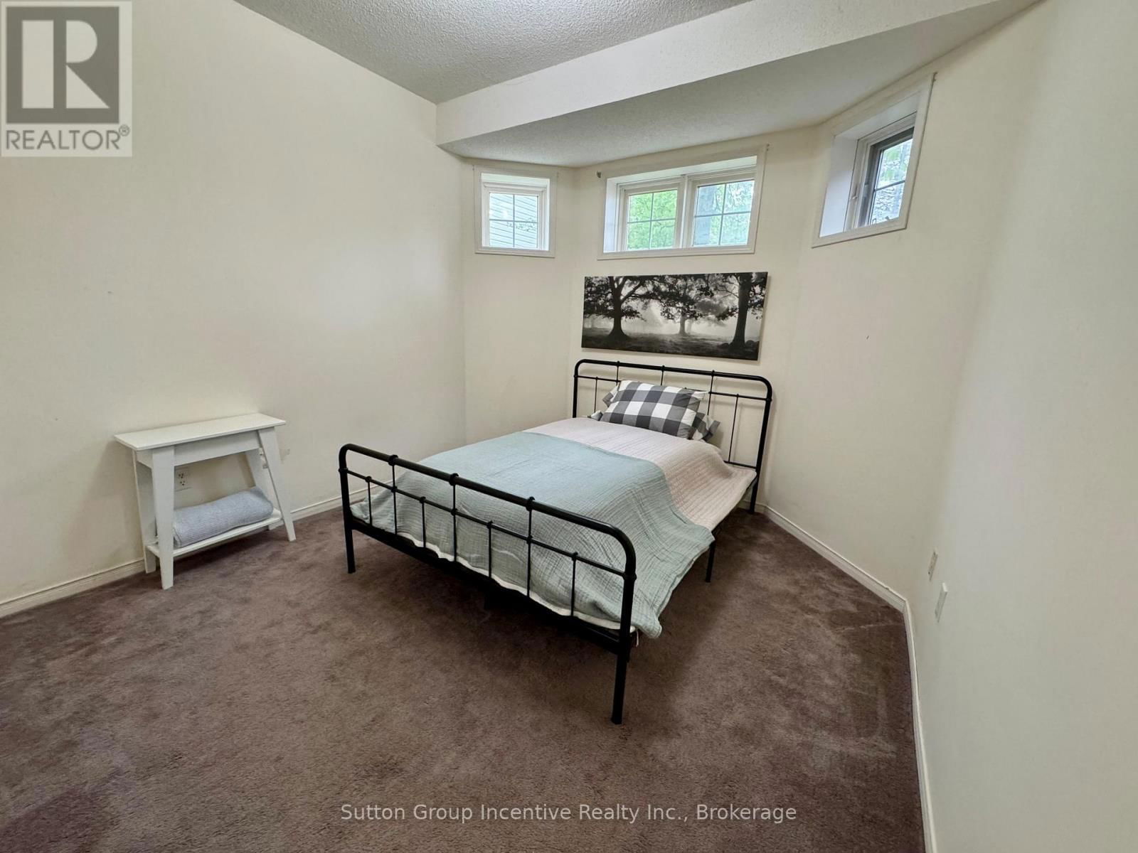 4 BUSH CRESCENT Image 45