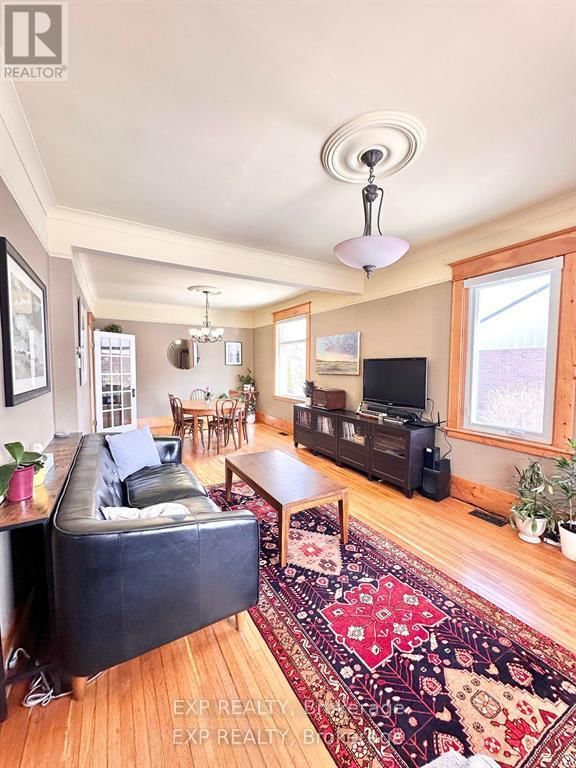 12 ELIZABETH STREET WEST Image 11