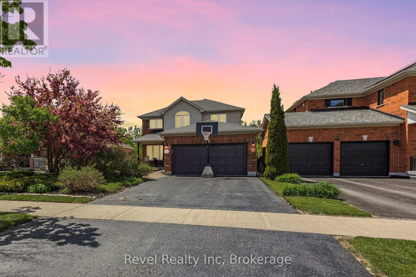 25 LAKEWOODS COURT Image 1