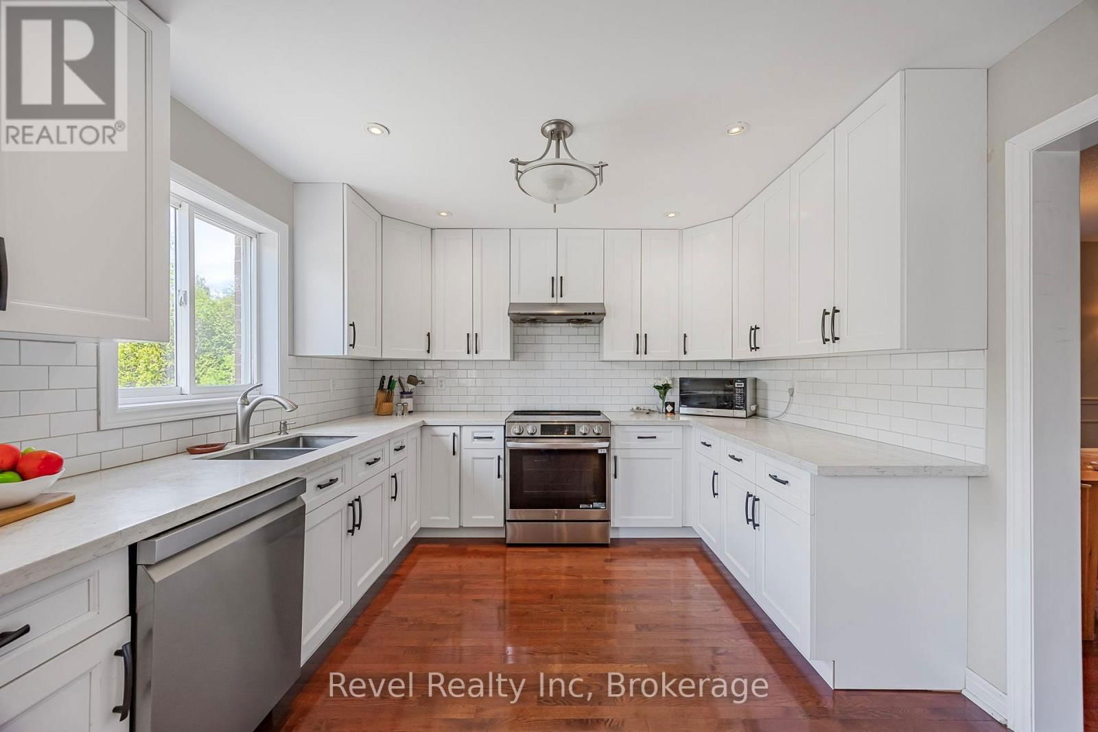 25 LAKEWOODS COURT Image 10