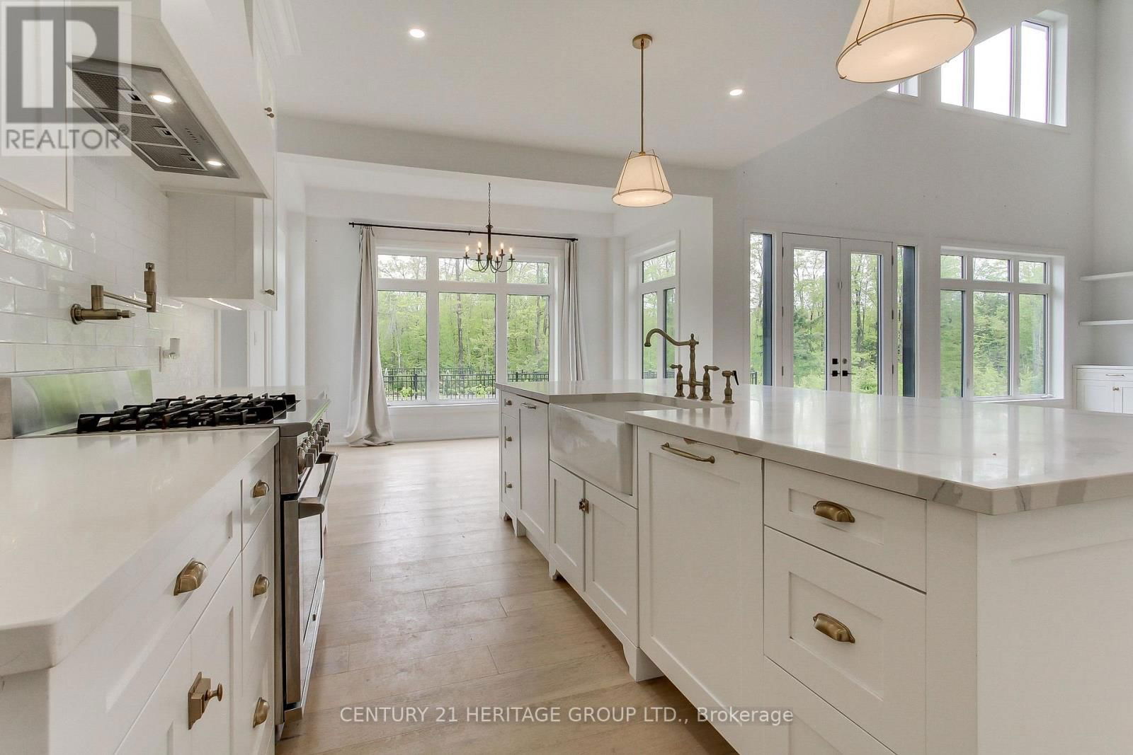 11 OLDENBURG COURT Image 10