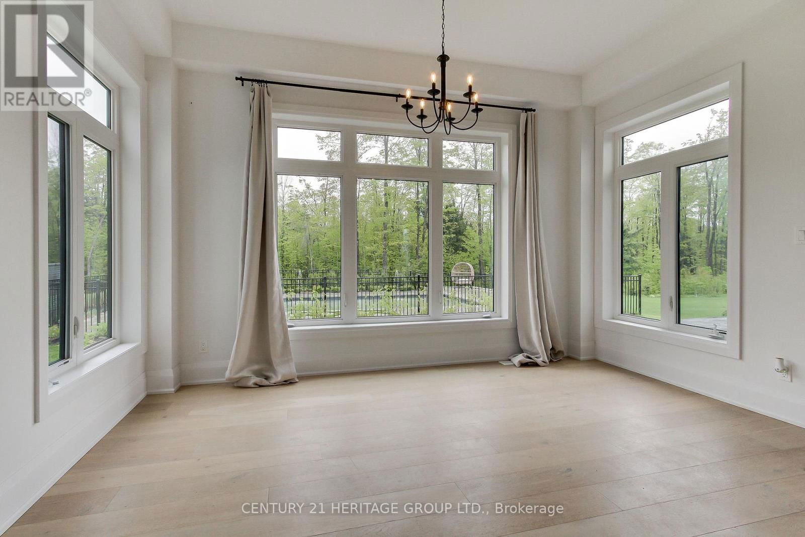 11 OLDENBURG COURT Image 13