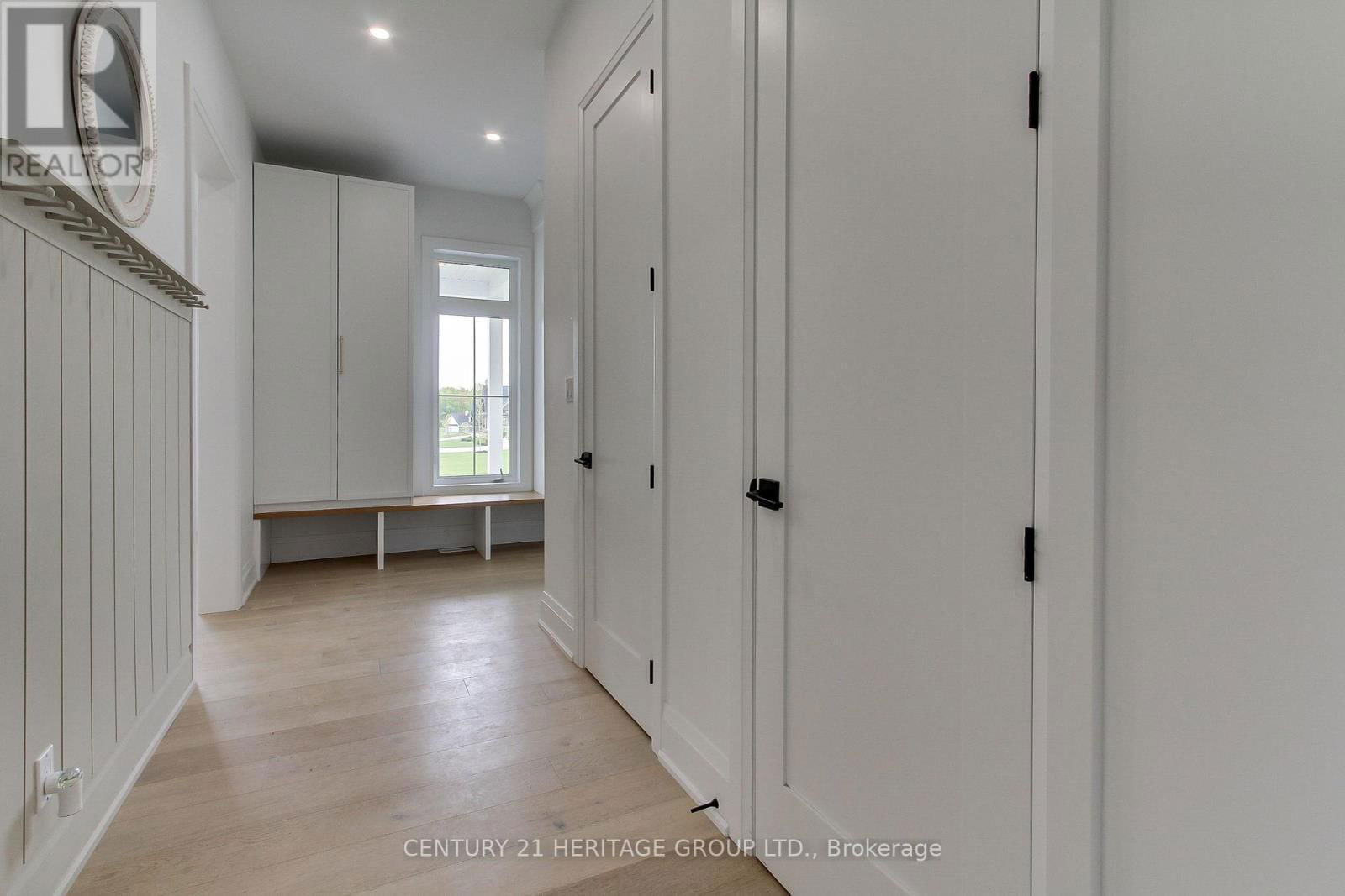 11 OLDENBURG COURT Image 19