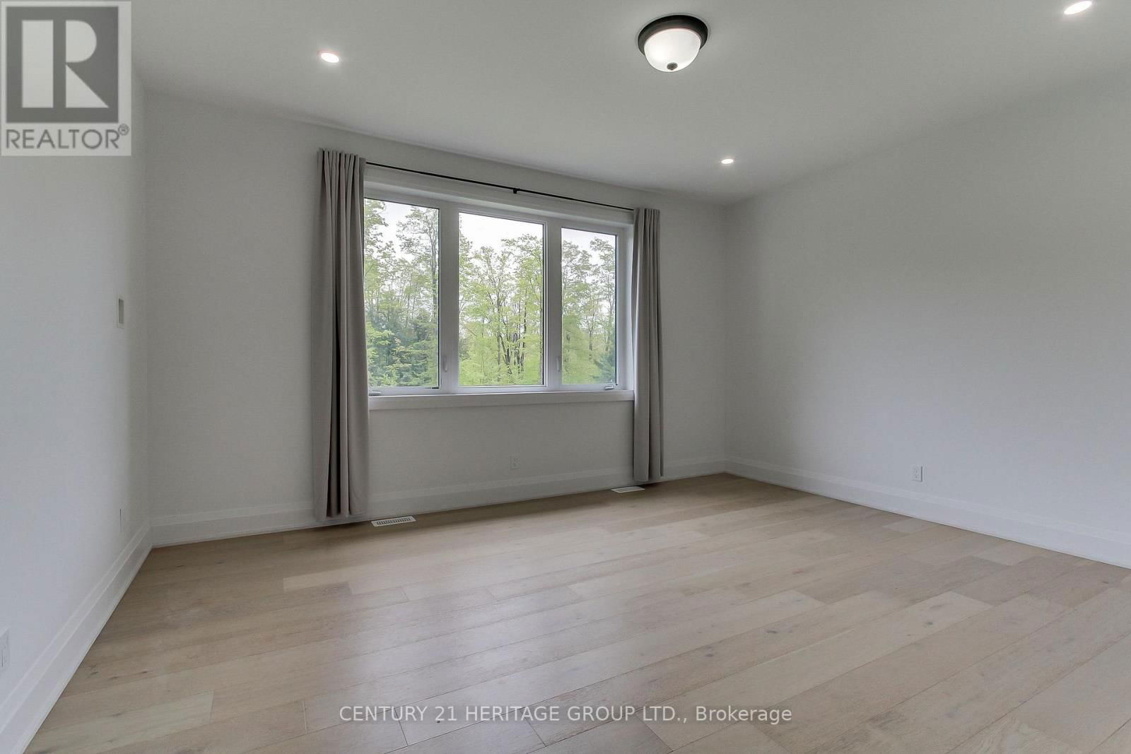 11 OLDENBURG COURT Image 23