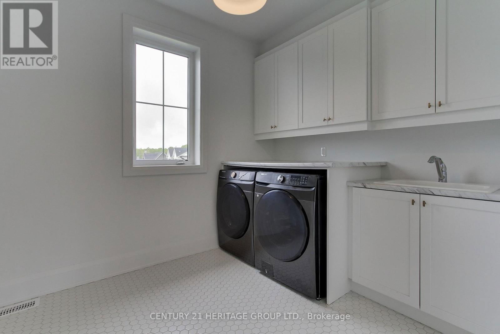11 OLDENBURG COURT Image 29