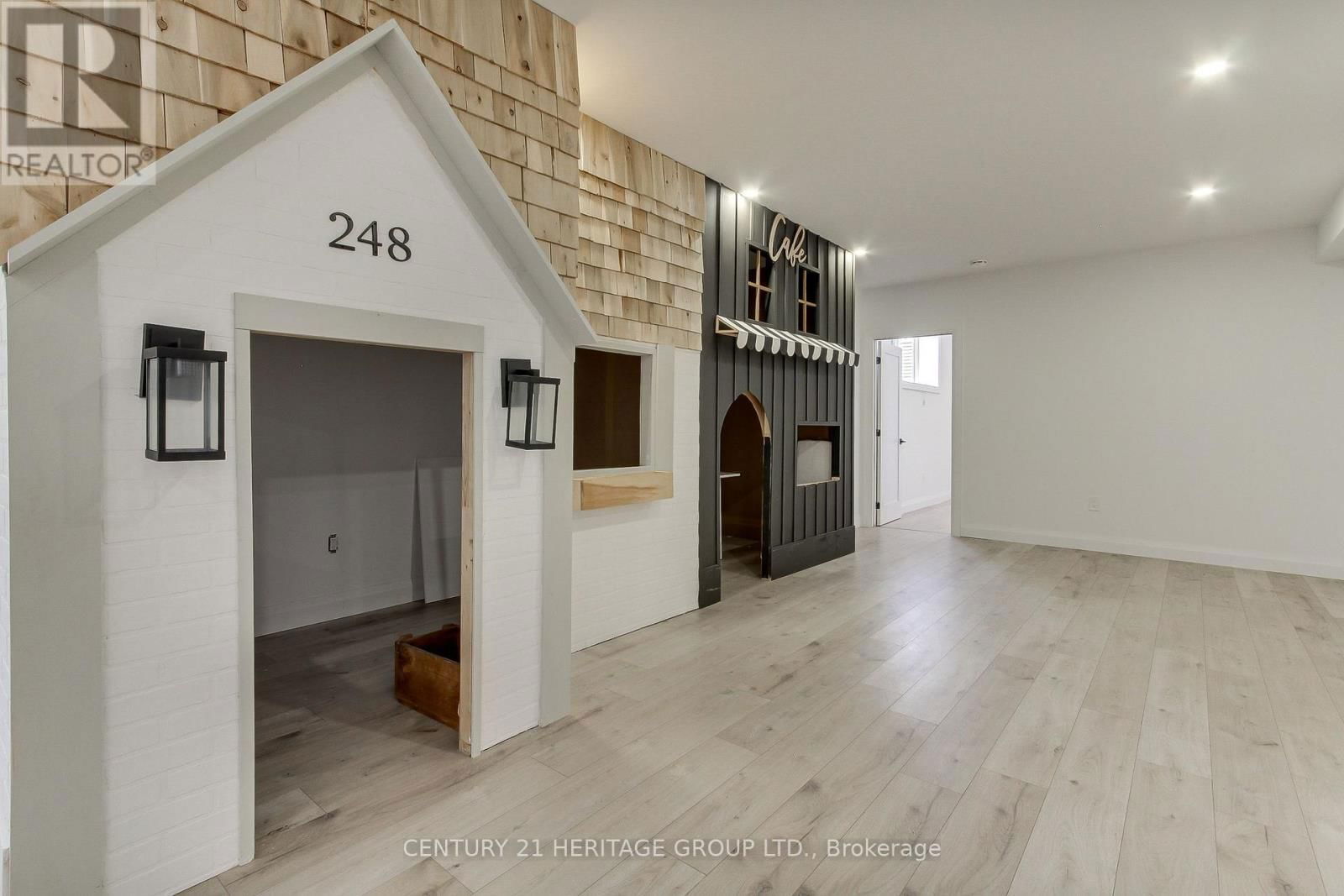 11 OLDENBURG COURT Image 31