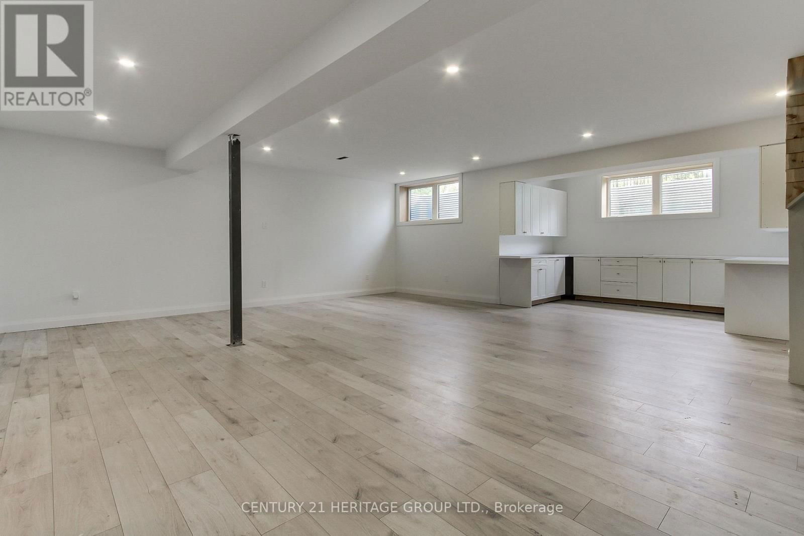 11 OLDENBURG COURT Image 32