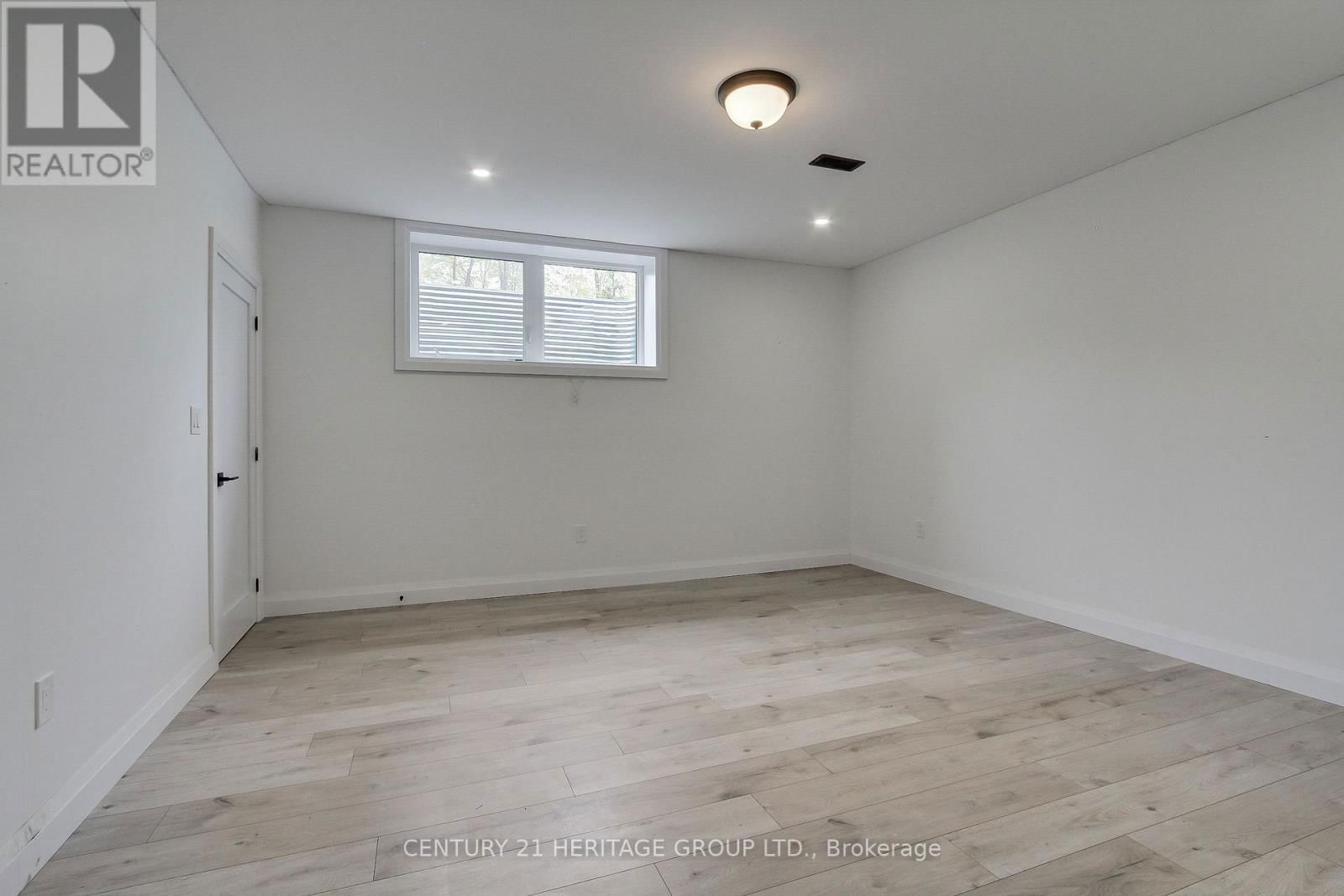 11 OLDENBURG COURT Image 33