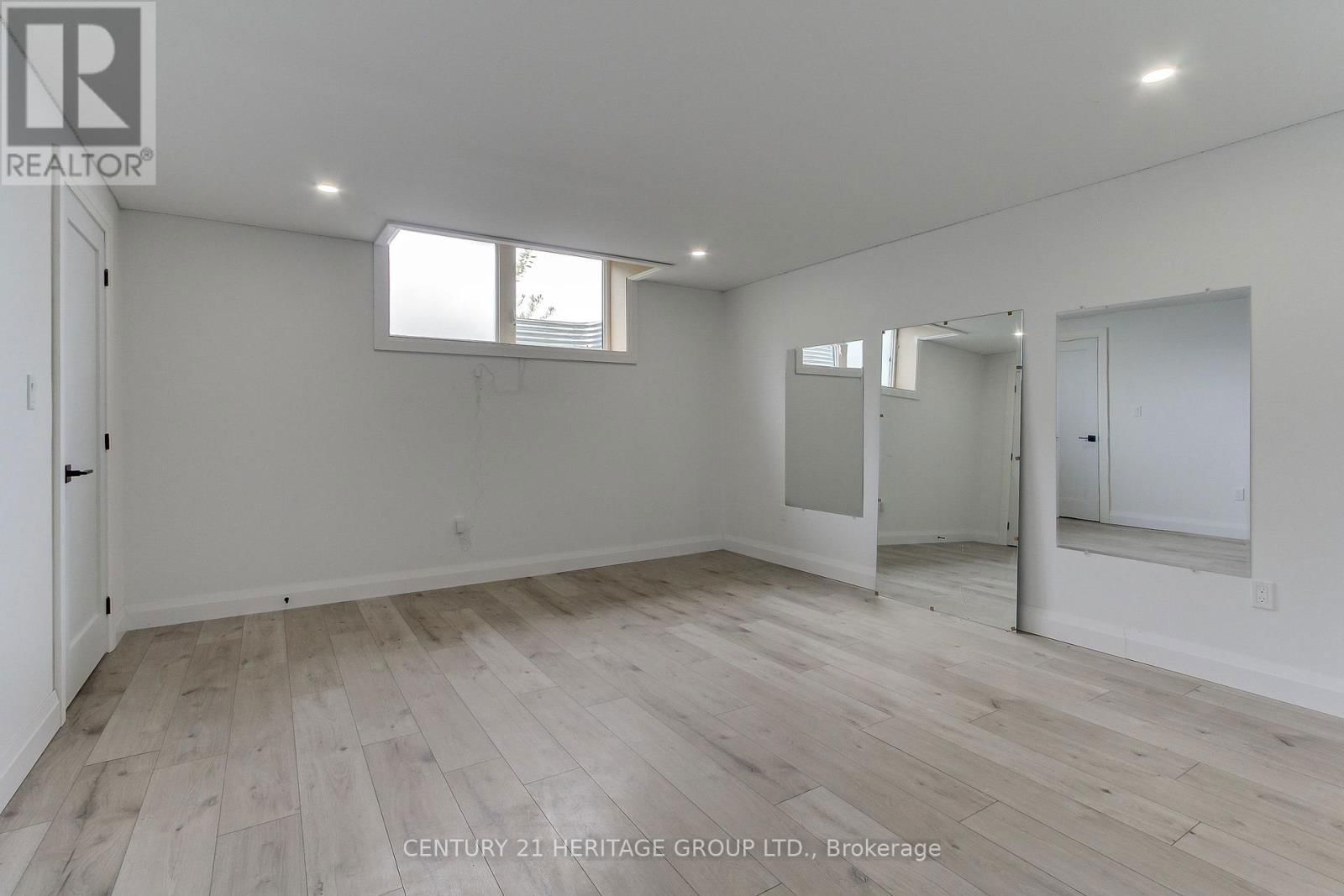 11 OLDENBURG COURT Image 34