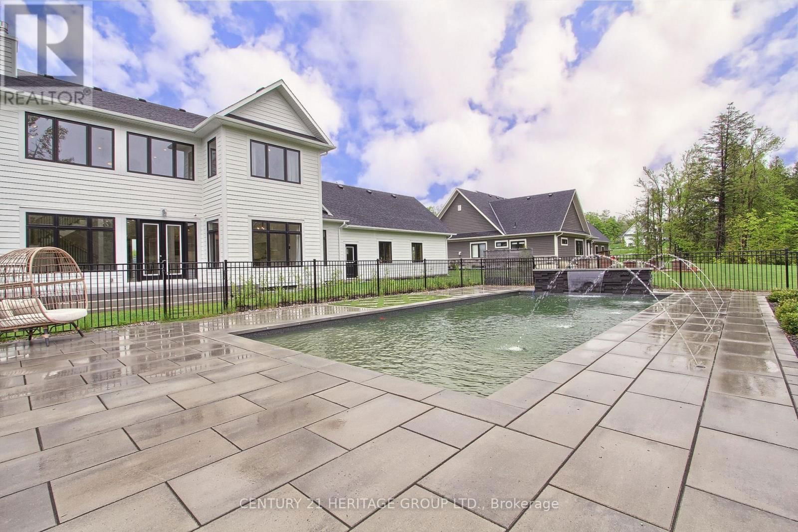11 OLDENBURG COURT Image 36