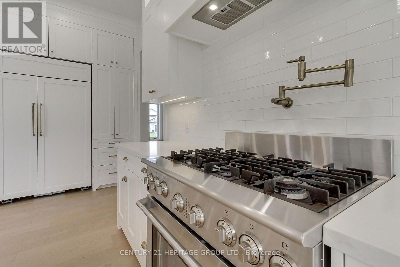 11 OLDENBURG COURT Image 9