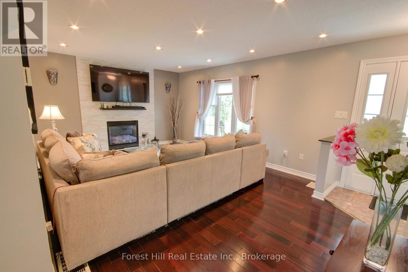 27 GREENGABLES DRIVE Image 10
