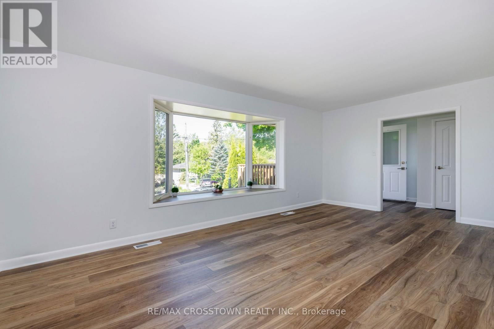 105 ECCLES STREET NORTH Image 11