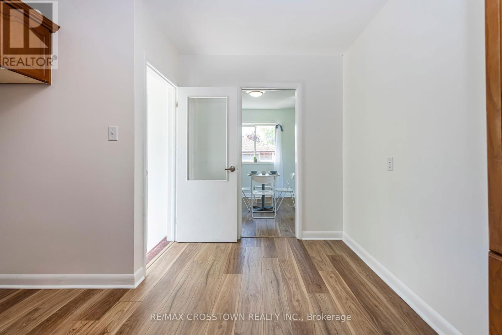 105 ECCLES STREET NORTH Image 14