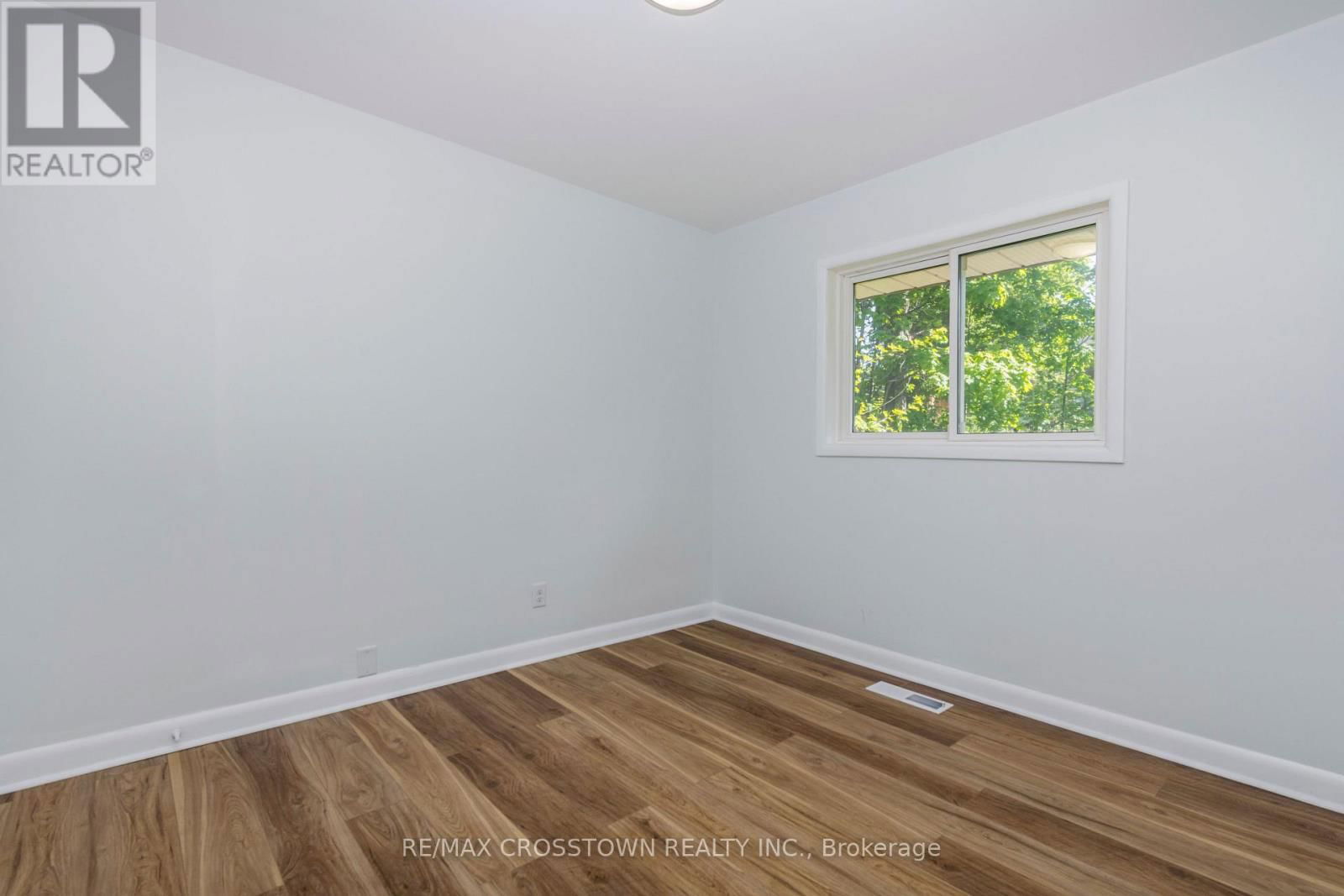 105 ECCLES STREET NORTH Image 17