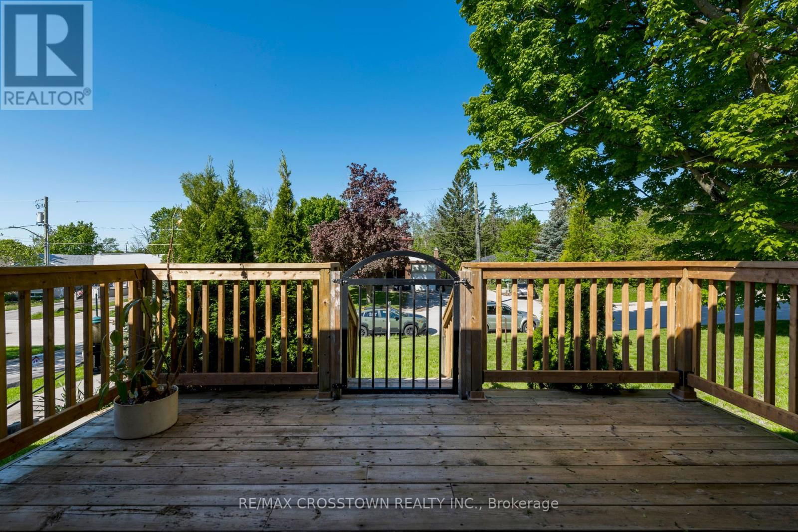 105 ECCLES STREET NORTH Image 8