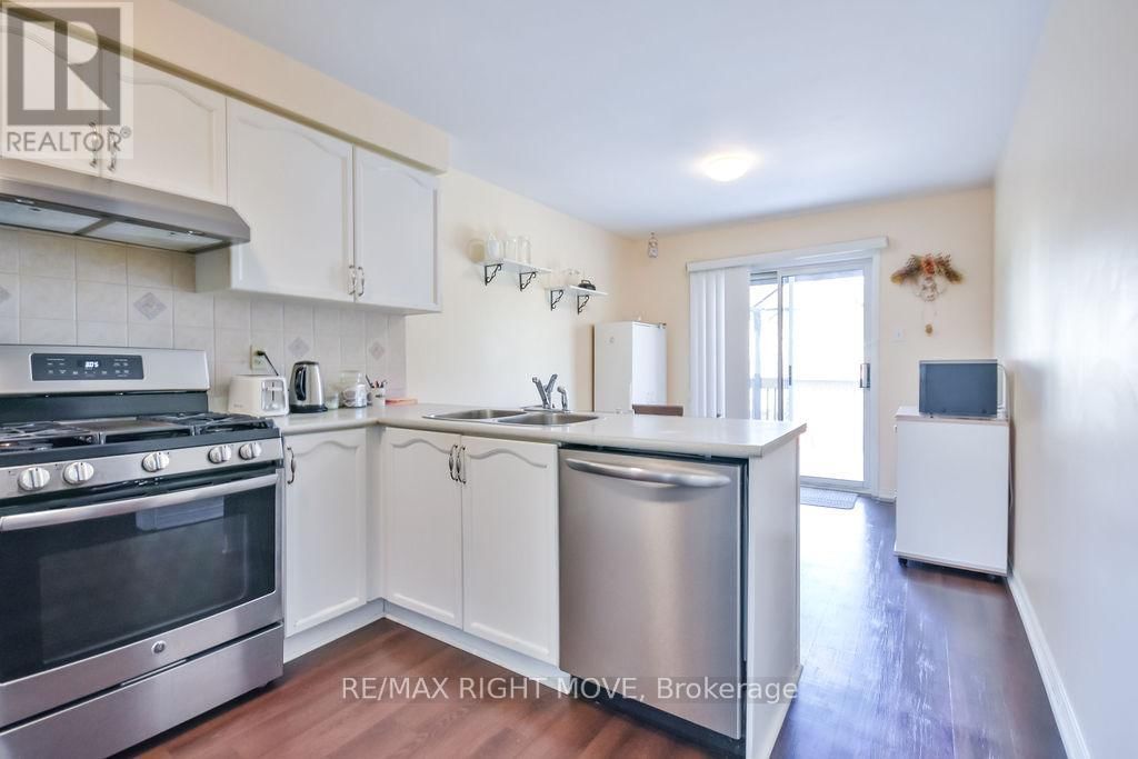 203 DYER DRIVE Image 13