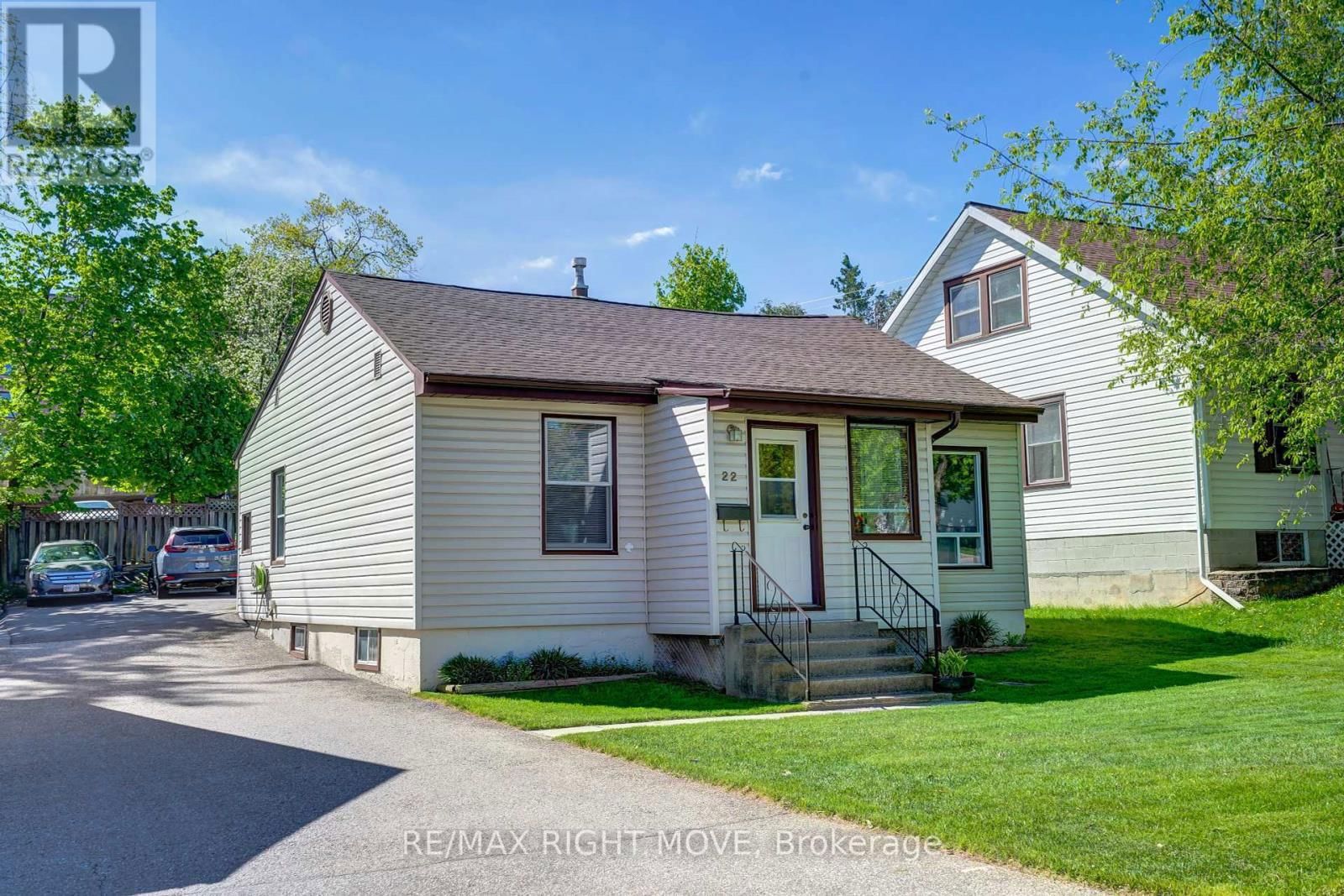 22 ALBANY AVENUE Image 1