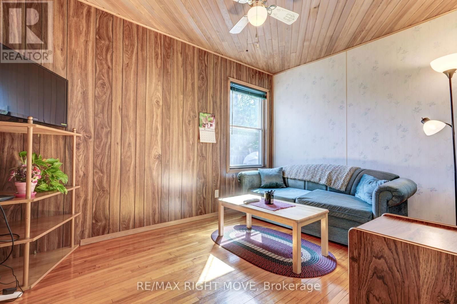 22 ALBANY AVENUE Image 11